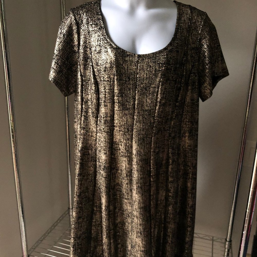 Gold textured short sleeve dress 2X